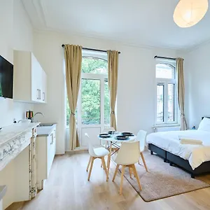  Apartment Living